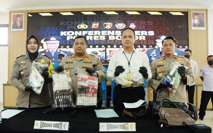 Kapolres Bogor AKBP Dr. Imam Imanuddin S.H.,S.I.K., M.H dalam konferensi persnya di Aula Sanika Satyawada Polres Bogor Pada Senin (26/09).