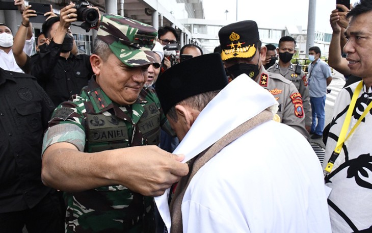 Pangdam I/BB saat sambut Habib Muhammad Luthfi bin Ali bin Yahya