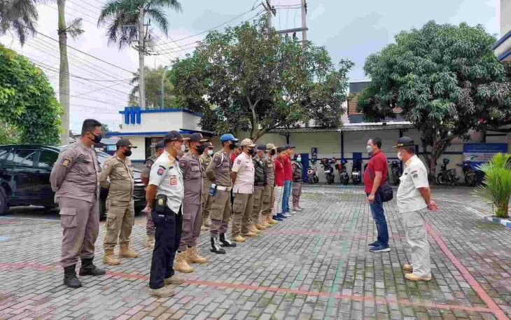 Aparat dari Satpol PP Pemkab Blitar bersama Bea Cukai Blitar Apel Operasi Gabungan Gempur Rokok Ilegal