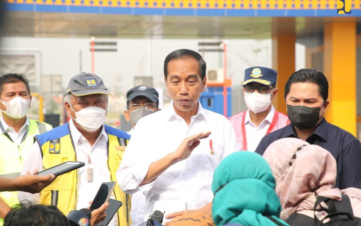 Presiden Jokowi saat diwawancarai awak media usai lakukan peresmian 