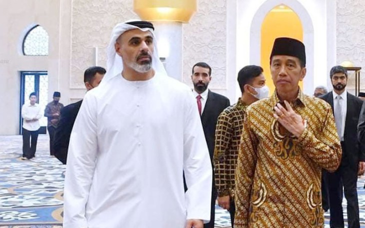 Presiden Joko Widodo saat menerima kedatangan Khalid bin Mohamed bin Zayed Al Nahyandi Masjid Raya Sheikh Zayed, Kota Surakarta, pada Minggu, 11 Desember 2022.