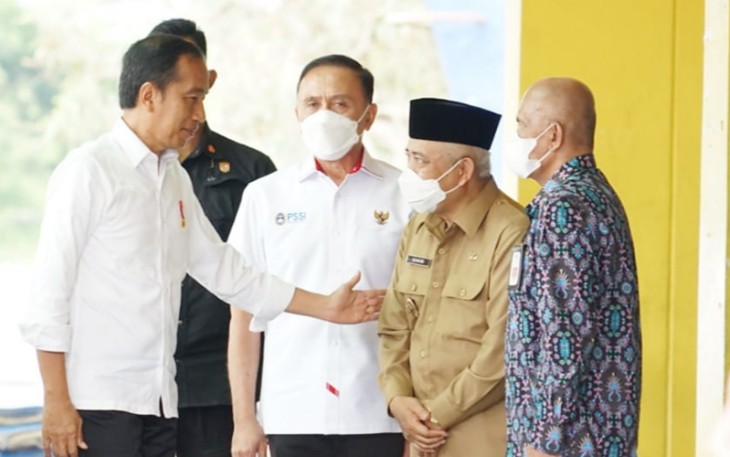Presiden RI, Joko Widodo saat mengunjungi Stadion Kanjuruhan, Kepanjen, Kabupaten Malang, Rabu (5/10/2022)