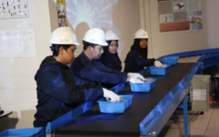 Ilustrasi, praktikum mahasiswa tehnik logistik Universitas Pertamina 