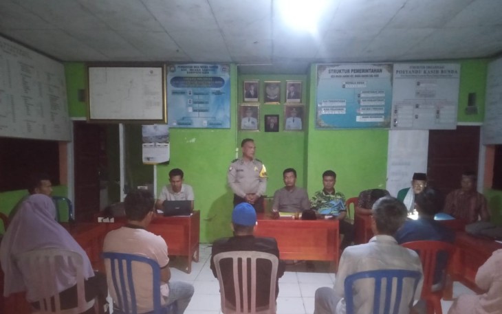 Pilar Desa Kecamatan Muara Sahung bersama BPD, Tokoh Masyarakat, Tokoh Adat dan Tokoh Agama, Rabu (23/11) malam saat mengelar kegiatan perdamaian secara adat.