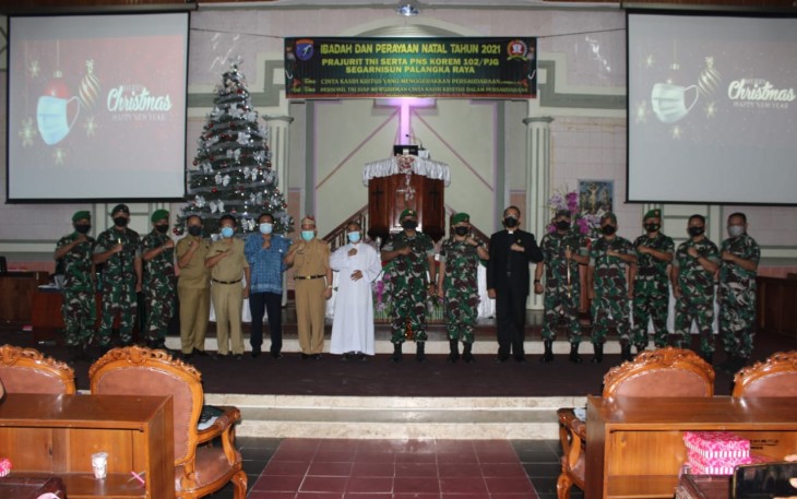 Dandim Hadiri Undangan Perayaan Natal Keluarga Besar Korem 102 Panju Panjung 