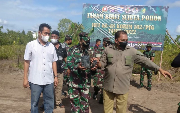Danramil Pahandut Pimpin Penanaman Sejuta Pohon di Wilayah Binaan 