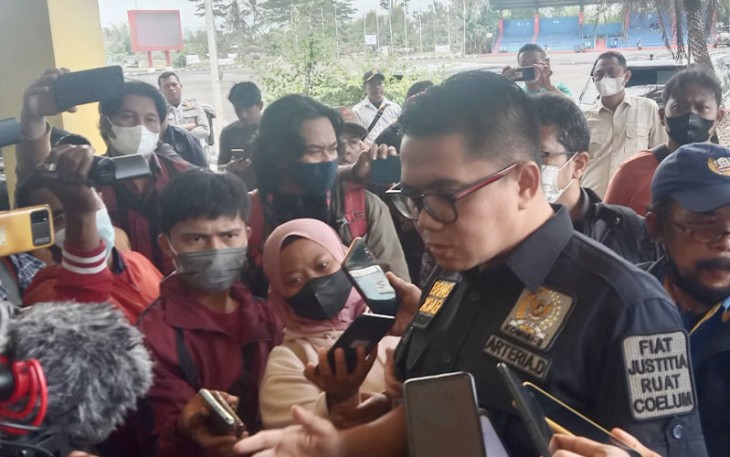 Anggota Komisi III DPR RI, Arteria Dahlan saat berkunjung ke Stadion Kanjuruhan, Kepanjen, Kabupaten Malang, Kamis (13/10/2022).