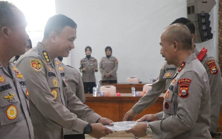 Kapolda Bengkulu Irjen Pol Drs Agung Wicaksono, M.Si saat Serahkan DIPA RKA-K/L.