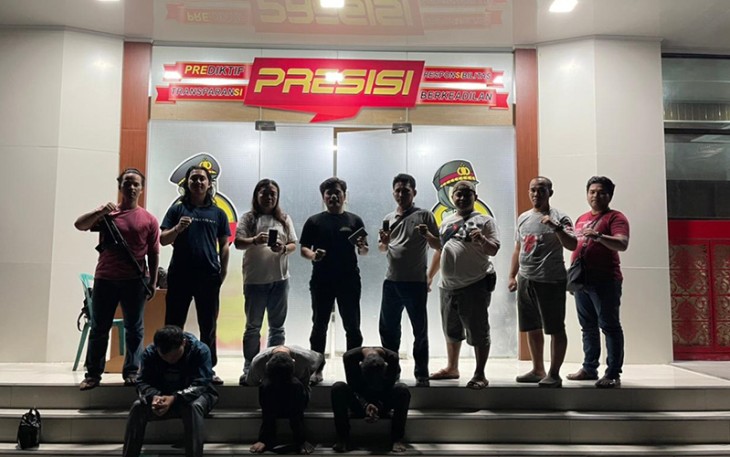 Tersangka saat diamankan aparat