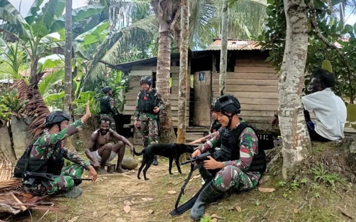 Satgas Yonif 126/KC Lakukan Komsos Warga Perbatasan