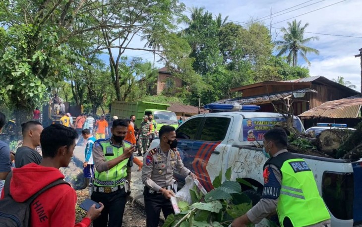 Polres Kepahiang Bersihkan Jalur Mudik Lebaran