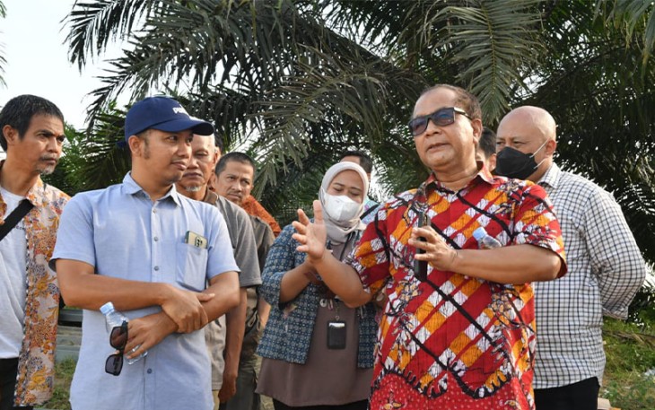 SesKemenKopUKM, saat meninjau pembangunan Factory Sharing di Kutai Kartanegara, Kalimantan Timur, Sabtu (10/12).