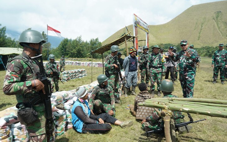 Pangdivif 2 Kostrad saat Kunjungi Latiskipur Yonif Raider 509/BY/9/2 Kostrad