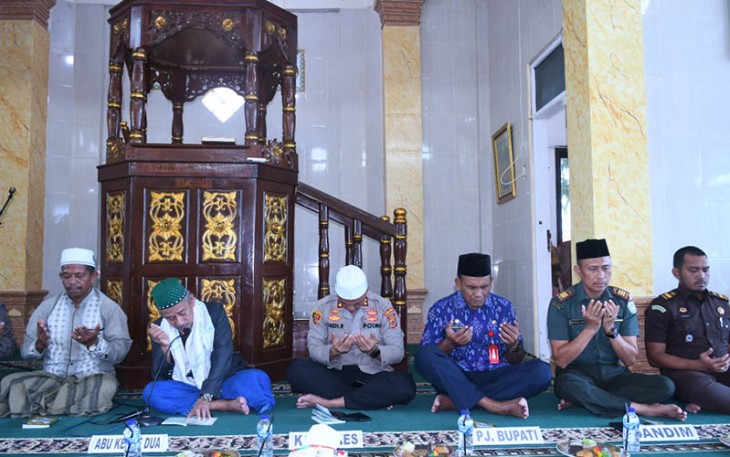 Polres Aceh Timur saat Gelar Do’a Bersama Untuk Korban Tragedi Stadion Kanjuruhan Malang
