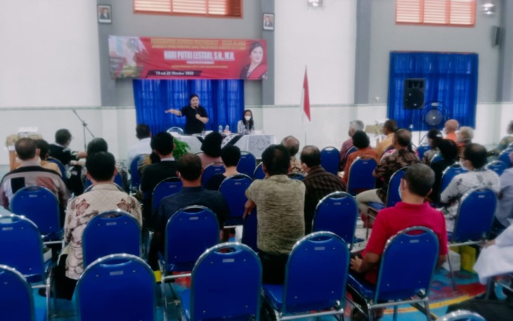  Anggota DPRD Jawa Timur, Hari Putri Lestari saat menggelar serap aspirasi di SMPK Maria Fatima, Jember, Minggu 16 Oktober 2022 lalu. 
