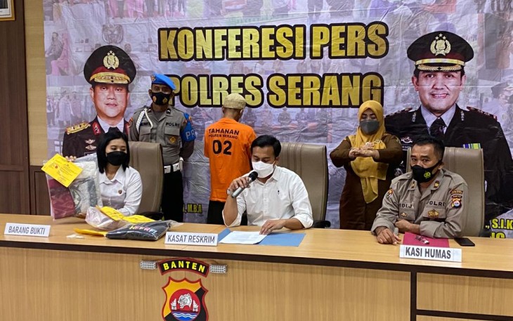 Kapolres Serang AKBP Yudha Satria saat konferensi pers, Senin (11/04).