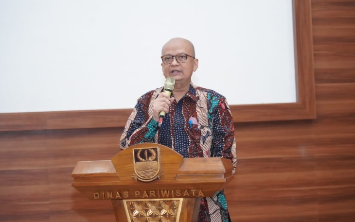 Deputi Usaha Mikro KemenKopUKM Yulius saat memberikan sambutan dalam acara Akselerasi Transformasi UMKM Anggota Koperasi Paguyuban Pedagang Mie Ayam dan Bakso (PAPMISO) dari informal ke formal di Kabupaten Bekasi, Rabu (21/09).