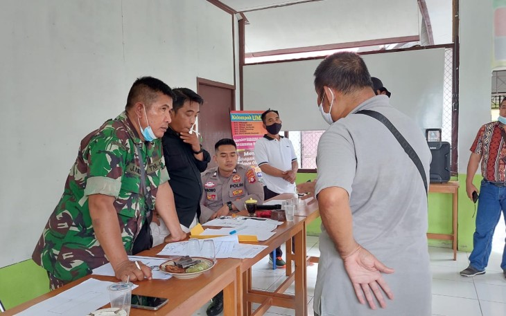Babinsa Bersama Bhabinkamtibmas Bantu Mediasi Warga 