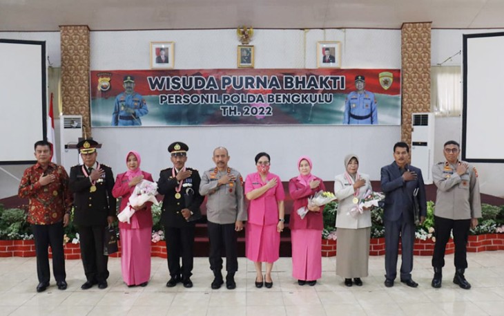 Foto Bersama usai Wisuda Purna Bhakti Peronel Polda Bengkulu