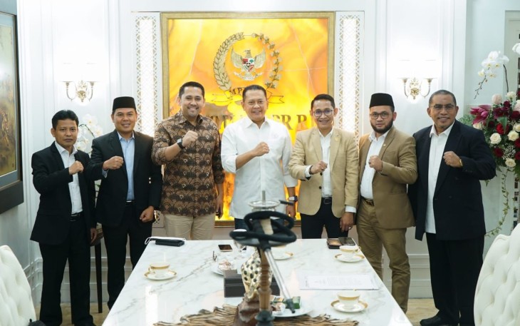 Bamsoet saat menerima Kelompok DPD dan Panitia Perancang Undang-Undang DPD RI, di Jakarta, Jumat (7/10/22).