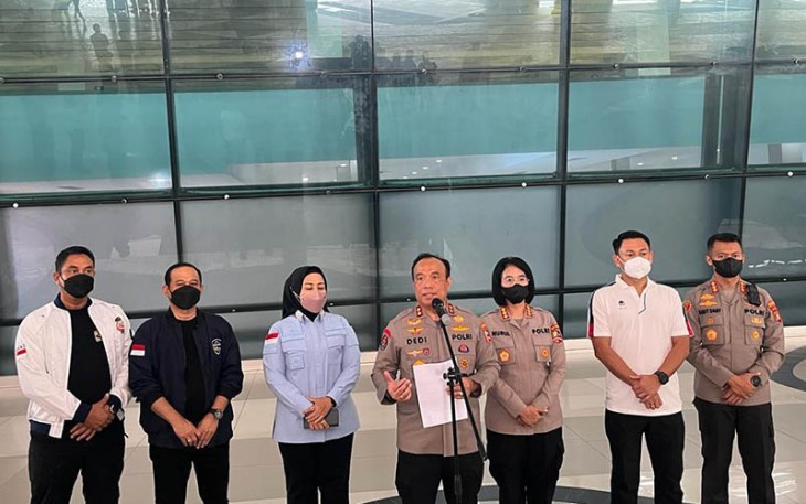 Kepala Divisi Humas Polri Irjen Pol Dedi Prasetyo saat jumpa pers di Terminal 3 Bandara Soekarno-Hatta, Tangerang, Banten, Sabtu (15/10/2022). 