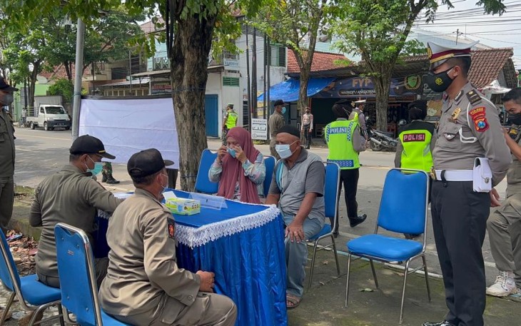 Satgas Covid-19 Tulungagung Jaring 7 Pelanggar Prokes di di Depan Lapangan Wiramandala 