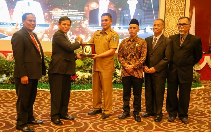  Asisten 1 Bidang Pemerintahan dan Kesra Raja Hery Mokhrizal saat menghadiri Penganugerahan Keterbukaan Informasi Publik Komisi Informasi Provinsi Kepri tahun 2022 di Aula Wan Seri Beni, Dompak, Senin (28/11).