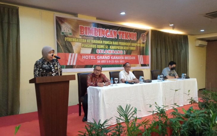 Kadis Ketahanan Pangan Kota Medan saat Secara Resmi Membuka Kegiatan BIMTEK Bagi Perangkat Gampong dan BUMG se-Aceh Timur