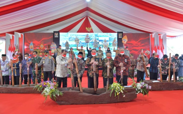 Mendes PDTT Abdul Halim Iskandar saat menghadiri peluncuran 10 desa percontohan desa antikorupsi di Indonesia tahun 2022 yang digagas Komisi Pemberantasan Korupsi (KPK) di Desa Banyubiru, Kabupaten Semarang, Jawa Tengah pada Selasa (29/11/2022).