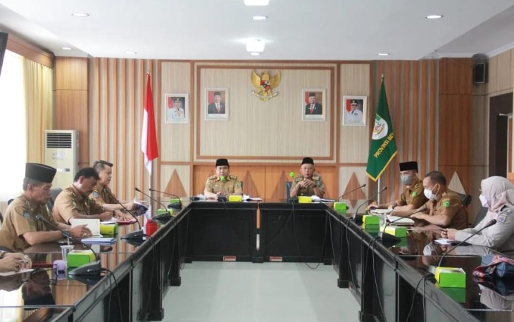 Asisten I Setda Provinsi Bengkulu Khairil Anwar saat memimpin Rapat Koordinasi Inventaris Data Tanah Teridentifikasi Konflik dan Mafia Tanah di Kota Bengkulu, Selasa (22/3/2022).