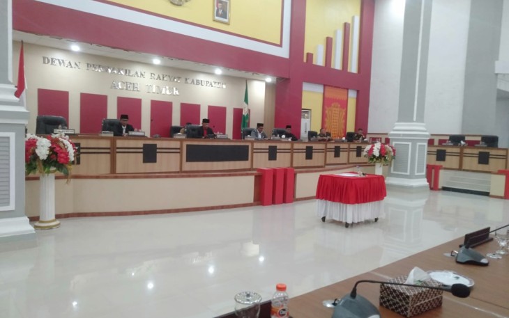 DPRK Aceh Timur saat gelar rapat paripurna, di Gedung DPRK Aceh Timur, Senin (28/11/2022).