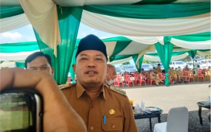 Bupati Seluma, Erwin Oktavian SE, saat silaturahmi pada jajaran OPD, awak media, Ormas dan karang taruna di Halaman Kantor Bupati, Rabu (31/3/2022).