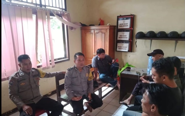 Polisi saat mediasi wali murid yang terlibat Perselisihan Antar Siswa