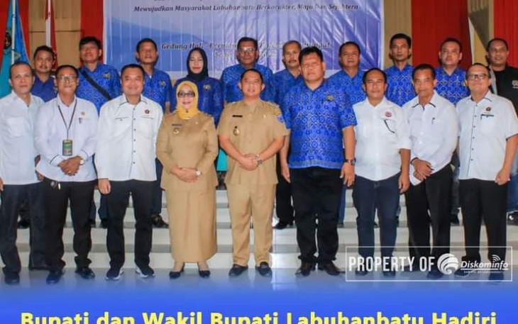 Foto bersama seusai Konferensi Vlll PWI Labuhanbatu
