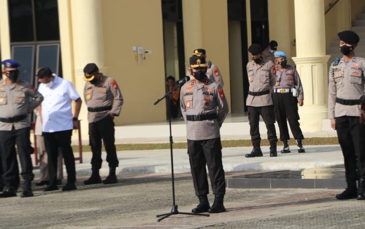 Kapolda Bengkulu Irjen Pol. Drs. Agung Wicaksono, M. Si saat Pimpin perdana apel pagi di bulan Ramadhan, Senin (04/04/2022).