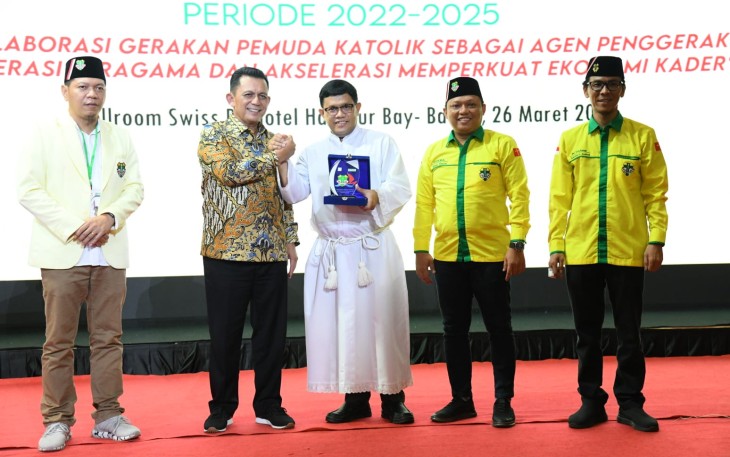 Pelantikan Pengurus Pemuda Katolik Komisariat Daerah Kepulauan Riau di Hotel Swiss Bell, Batam, Sabtu (26/3). 