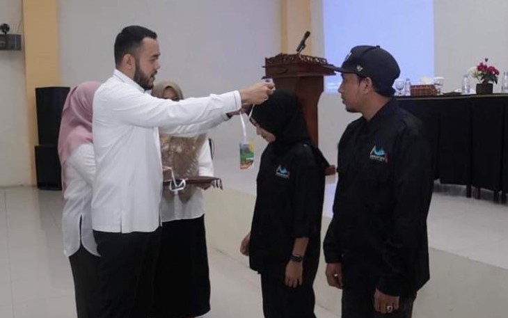 Wali Kota Padang Panjang Fadly Amran saat membuka kegiatan Pelatihan Digitalisasi Branding Pemasaran dan Penjualan pada Desa Wisata, Homestay, Kuliner, Souvenir, Fotografi di Auditorium Mifan Waterpark.