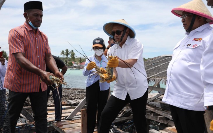  MenKopUKM Teten Masduki saat acara Dialog Bersama Pelaku UMKM dan Koperasi Buton Tengah, di Sulawesi Tenggara, Sabtu (10/9).