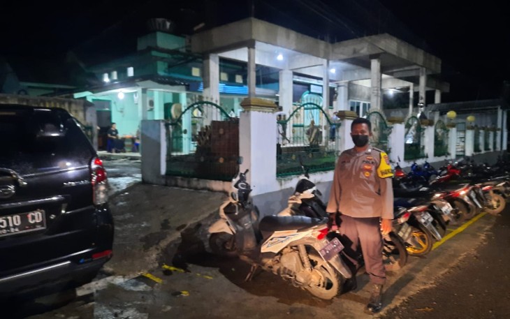 Personil polres Bitung saat gelar patroli