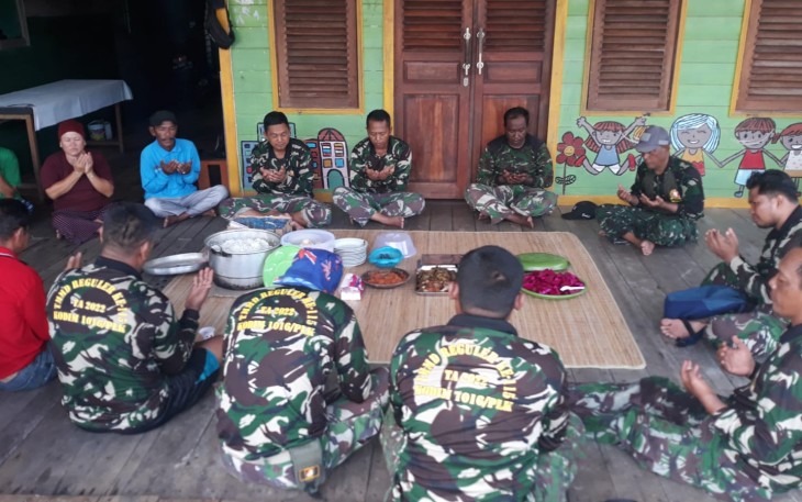 Warga saat Gelar Syukuran Tanda Berakhirnya Program TMMD ke 115 Kodim 1016/Palangka Raya 