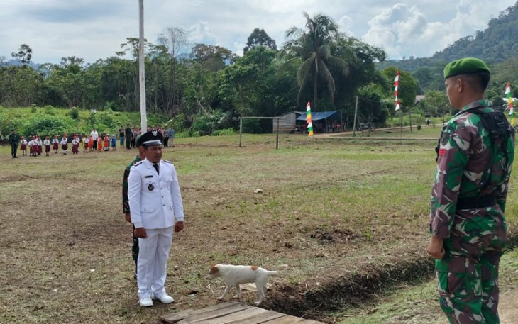 Upacara 17 Agustus bersama Satgas TMMD 