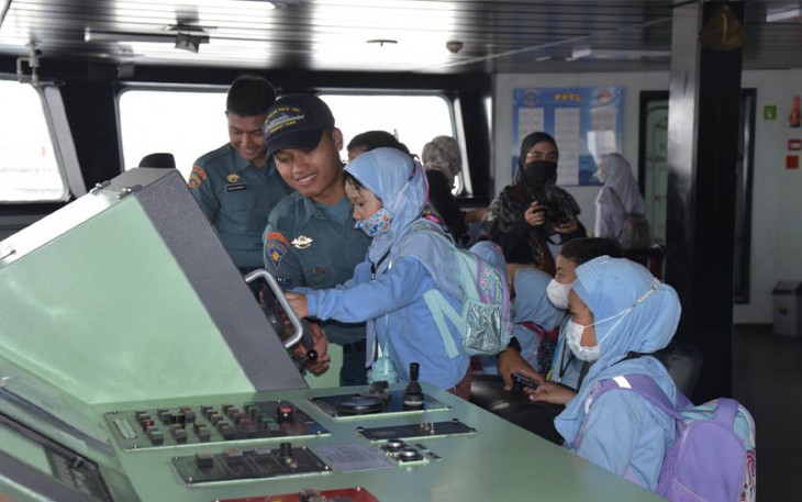 Wisata Edukasi Kolinlamil 'Warship Tour' 