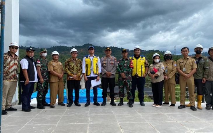 Wadan Satgas Pamtas Yonif 645/Gty saat Sambut Kunker Sekretaris BNPP ke PLBN Jagoi Babang