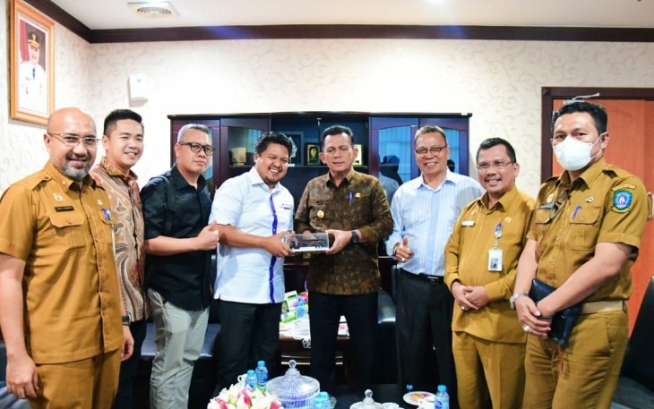 Gubernur Ansar saat Temui Petinggi Pertamina Wilayah Kepri di Graha Kepri, Batam, Senin (1/8).