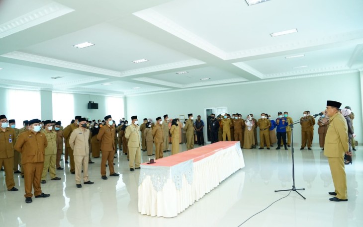 Prosesi pelantikan 61 Pejabat Administrator dan Pengawas di lingkungan Pemerintah Kota (Pemko) Tebing Tinggi, Selasa (22/03/2022) di ruang aula Balai Kota. 