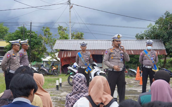 Satlantas Polres Bengkulu Utara saat Gelar Pelatihan Uji Teori dan Praktek Pembuatan SIM