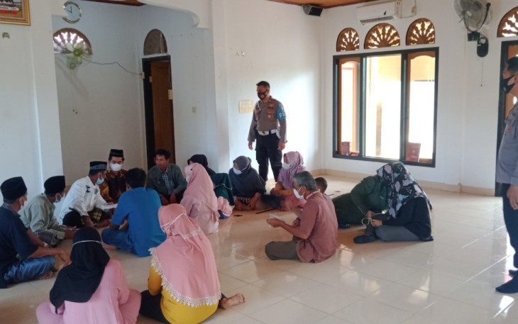 Prosesi Ijab Qabul (akad nikah) di Mushalla Miftahul Jannah Polres MM