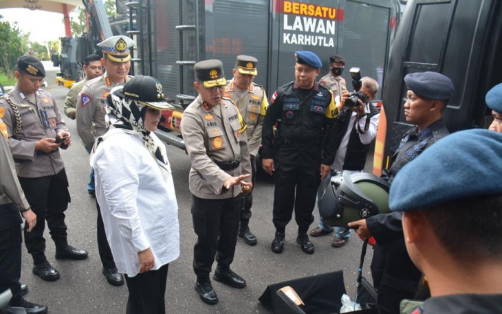 Wakil Gubernur Provinsi kepulauan Riau Hj.Marlin Agustina saat pengecekan kelengkapan