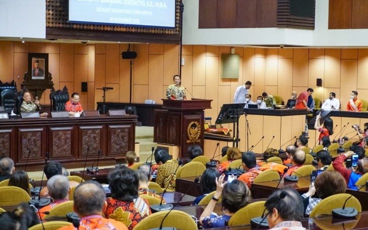 Ketua MPR RI sekaligus Wakil Ketua Umum Parti Golkar Bambang Soesatyo saat melakukan Sosialisasai Pancasila, UUD NRI Tahun 1945, NKRI, dan Bhinneka Tunggal Ika kepada 250 anggota Paguyuban Sosial Marga Tionghoa Indonesia (PSMTI) di Gedung Nusantara V, Komplek Gedung MPR/DPR/DPD, Senayan, Jakarta, 30 November 2022. 