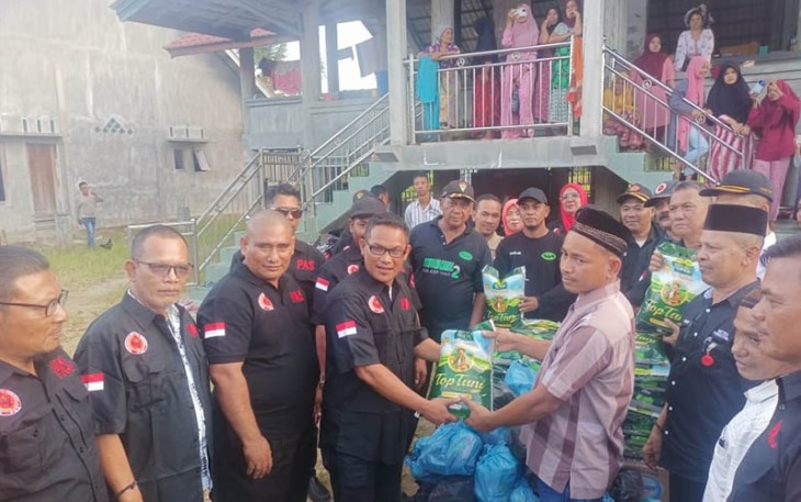 Ketua DPP PAS Akhyarkamil saat Pimpin Langsung Serah Terima Bantuan Banjir di 2 Kabupaten 
